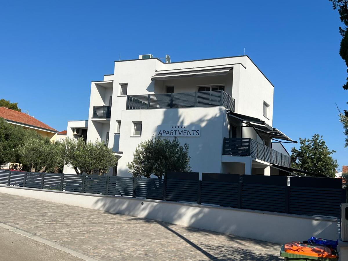Apartmani Kumenat Biograd Na Moru Exterior foto